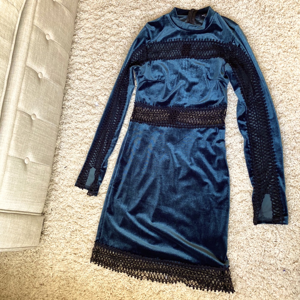 Romeo + Juliet Couture | Green Velvet Dress